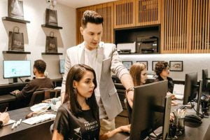 ハイブリッドワーク、フリーアドレスの課題点